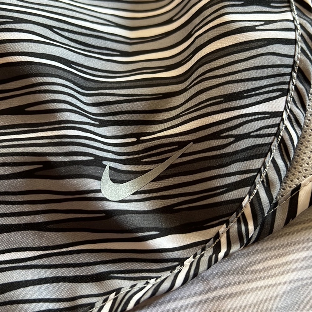 Nike Grey and Black Athletic Shorts Size Small - Picture 3 of 5